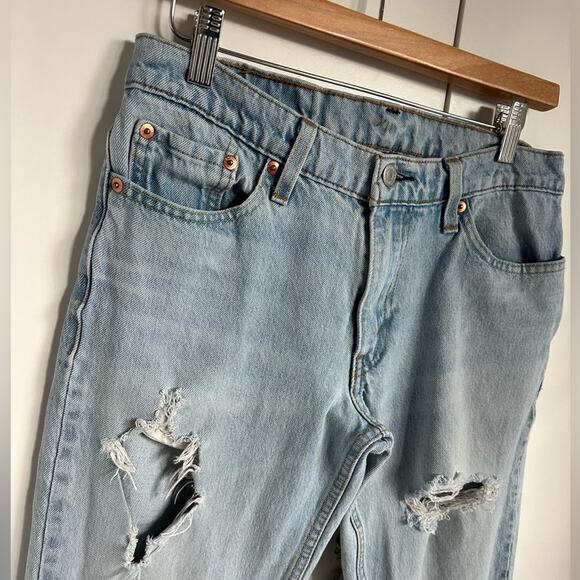 Womens Levi’s 511 Size 30 x 32 Light wash Distressed Straight Leg Jeans - Picture 6 of 11